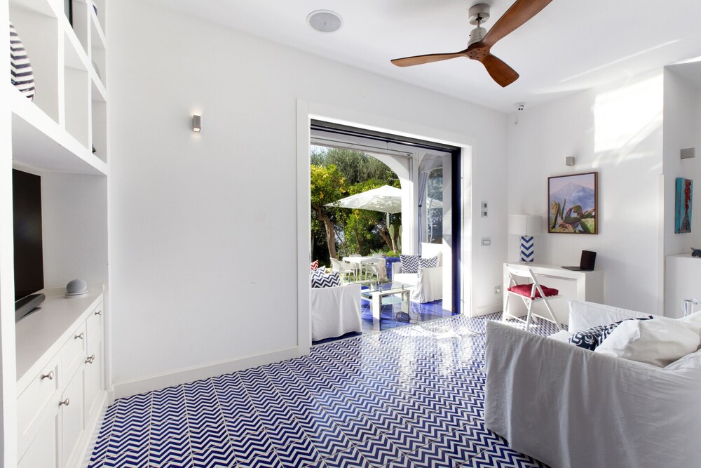 Villa Blue Skyline