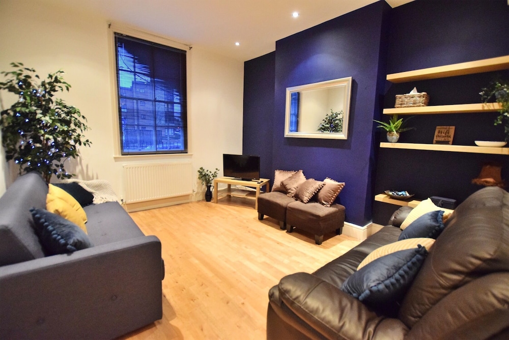 Derby 2 Bed House - University & City