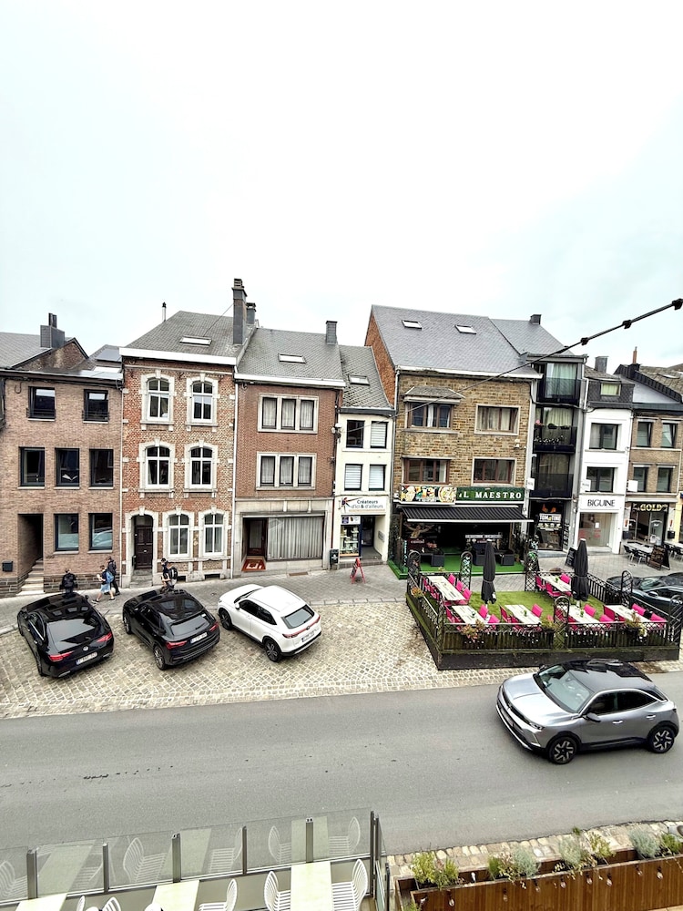 Spacious duplex in the center
