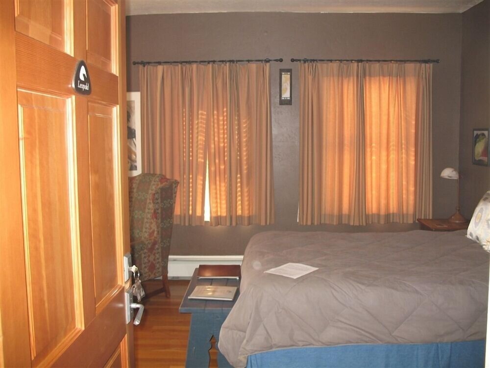 Bear Mountain Lodge