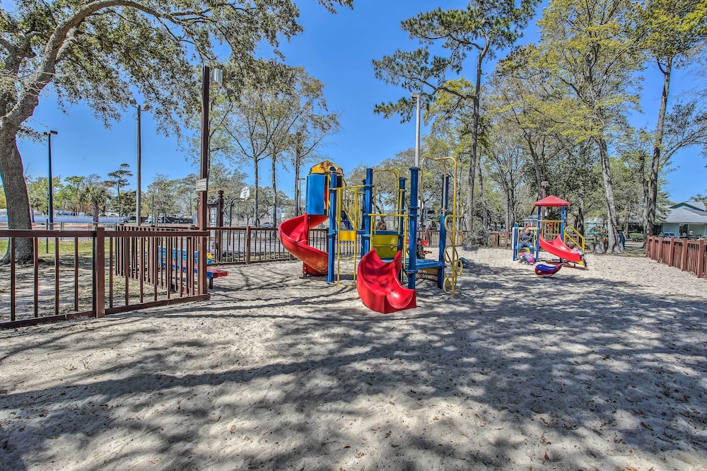 Pools, Hot Tubs & Ocean Access: Myrtle Beach Condo