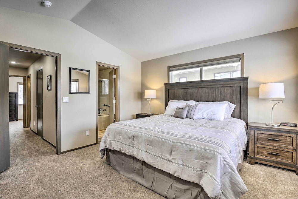 8 Mi to Copper Mtn: Sleek Frisco Townhome w/ Views view 4