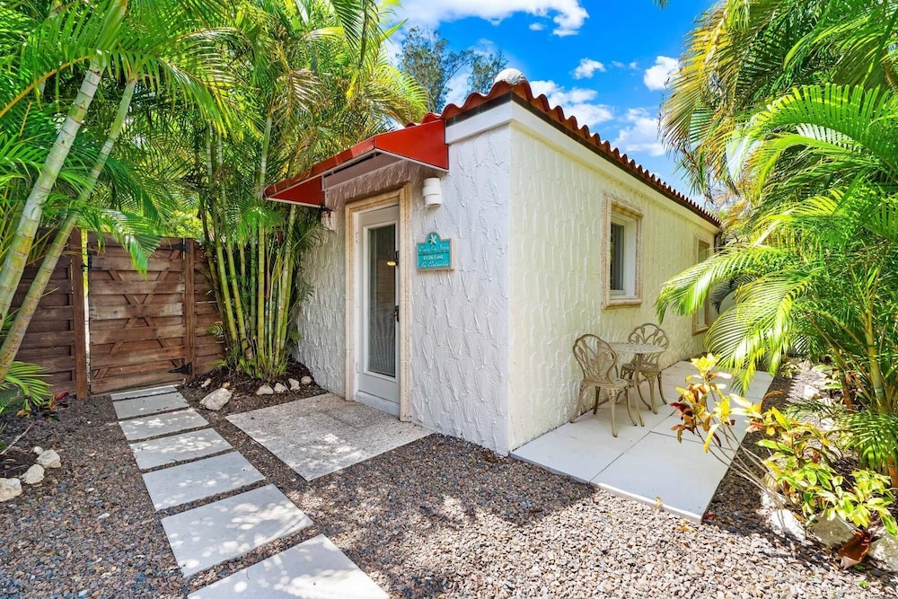 Hotel Crescent Street Villas By Beachside Mgt - Image 1