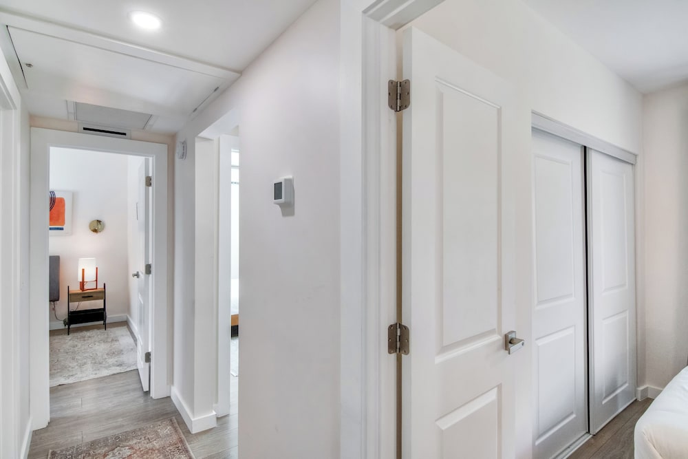 5BR Sleeps 14 w/ In-law Suite & Bbq!