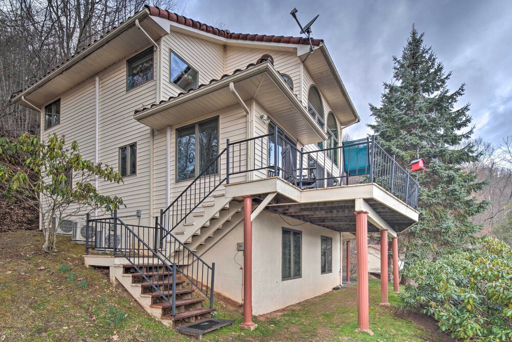 Mtn-view Burnsville Retreat 24 Mi to Ski Slopes! view 5