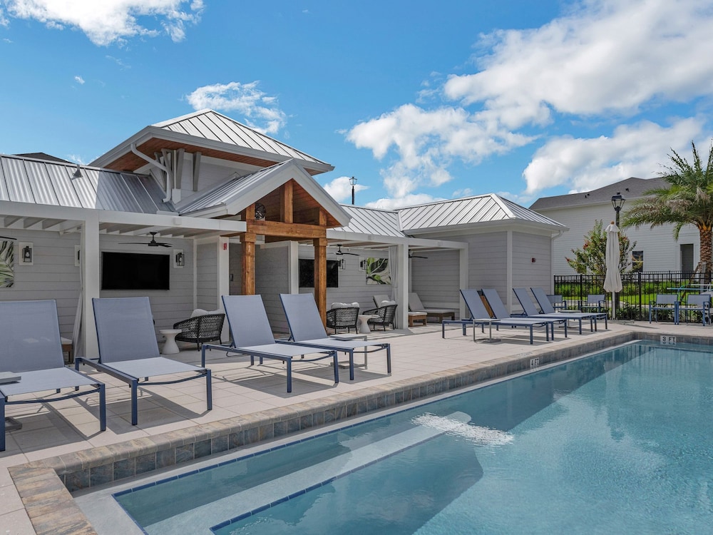 Landing Townhomes Davenport - Image 1