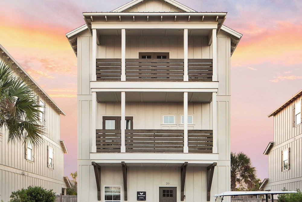 Sleeps 18! Private Pool, Hot Tub, Near Beach Miramar Dream House by Avantstay