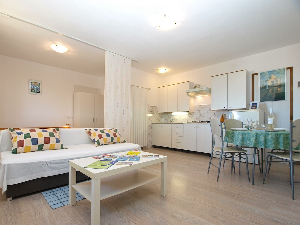 Apartments Eddi 66