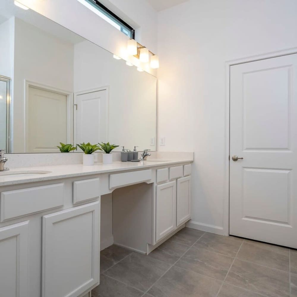 6152 Fantastic Spacious Home for Your Family