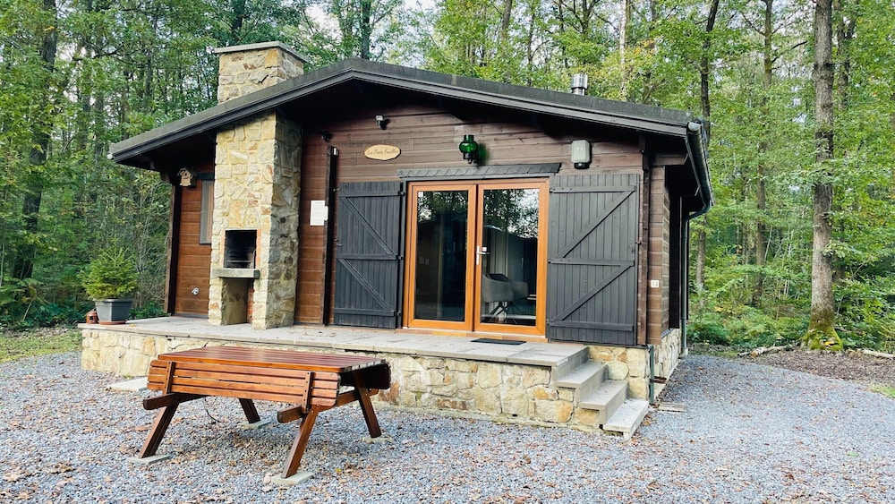 Chalet in Viroinval Near Nature Park