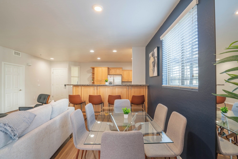 ROVE LIVING/KL - The Fredrick Tempe