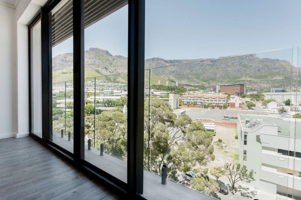 Designer 3 Peaks Apt Stunning Table Mountain Views