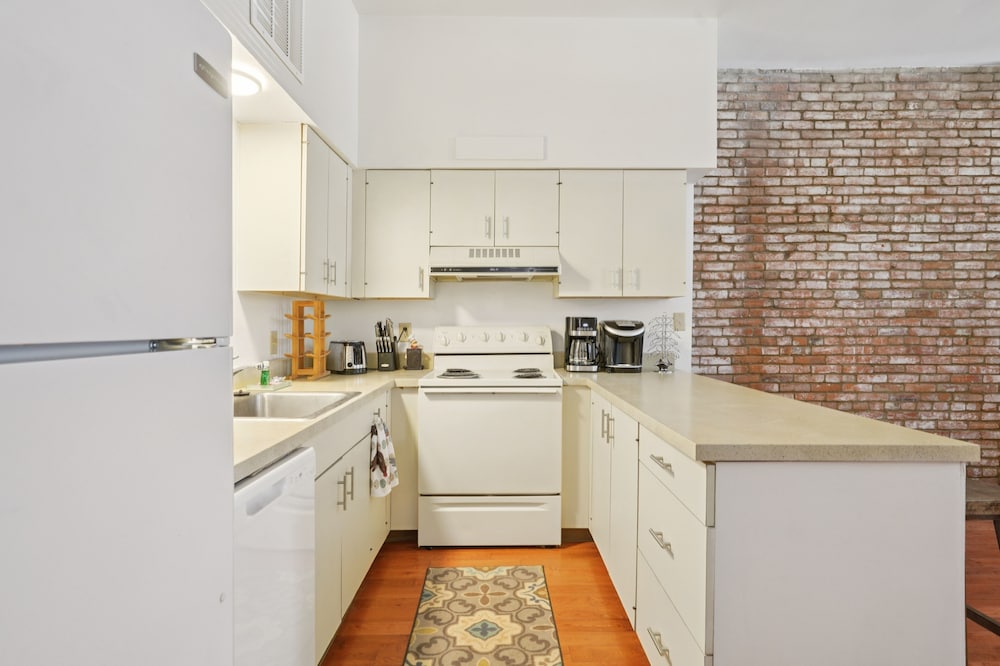 Charming Soulard Retreat With Historic Character 1 Bedroom Apts