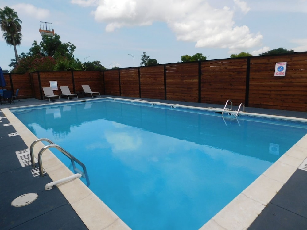 Ramada by Wyndham New Orleans