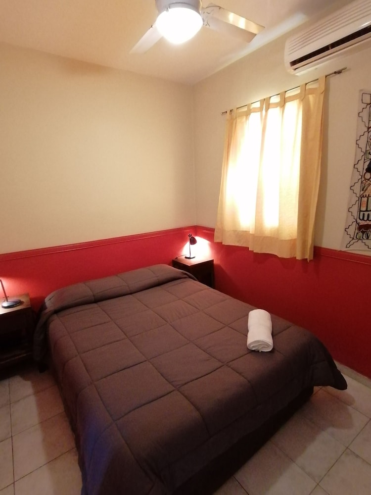 Alamo Hostel & Suites