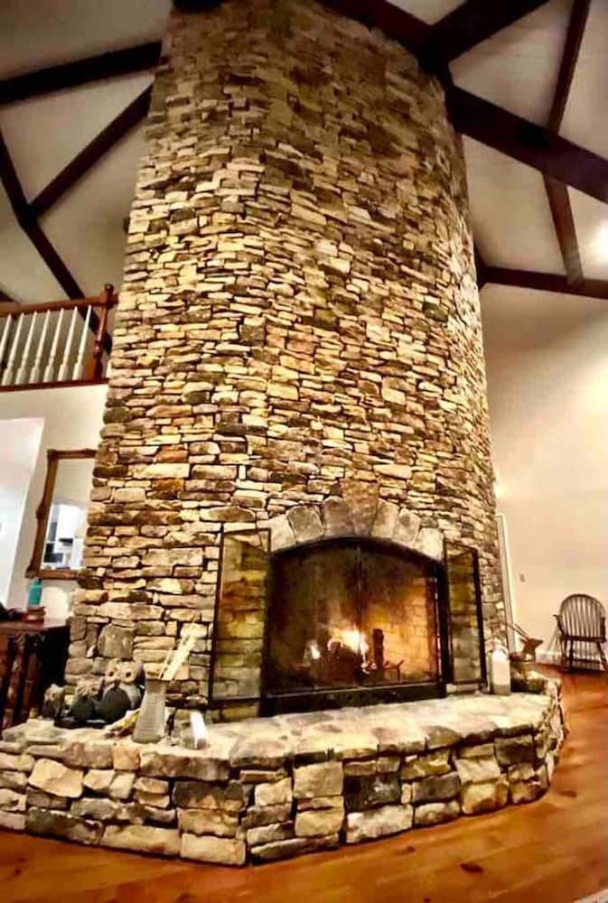 5 BR House- Mt Mitchell Golf Course on the River