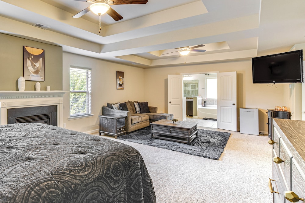 Golf & Hike: Family Home 11 Mi to Fort Bragg!