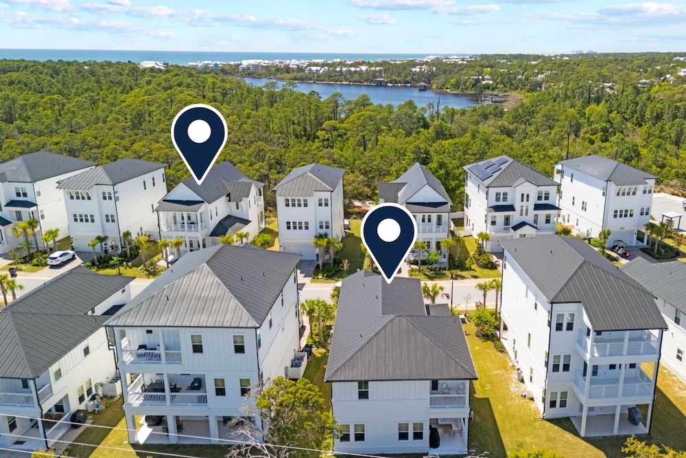 Sleeps 20 2 Homes, 9bdr, Arcade Walk to Blue Mountain Beach Access & Eats