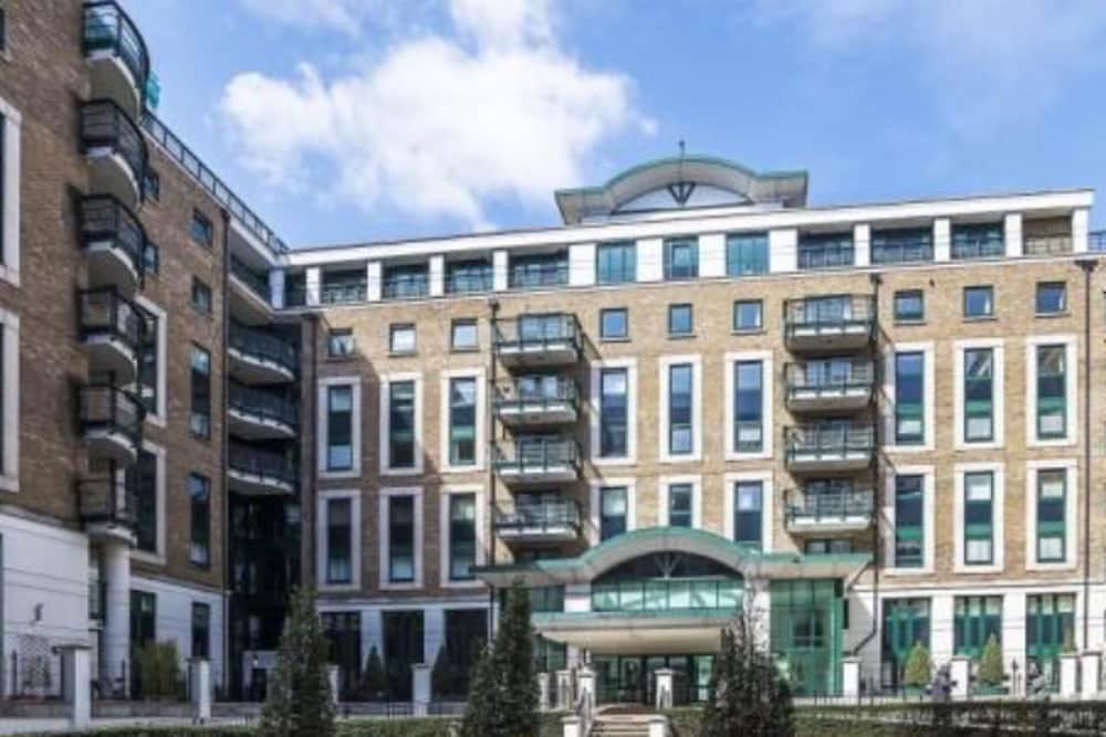 Immaculate 2-bed House in Earls Court W14