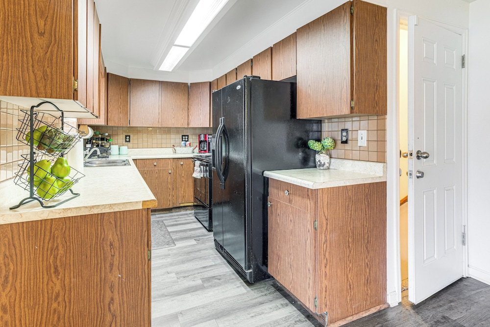 7 Mi to Dtwn Denver: Home w/ Large Yard!