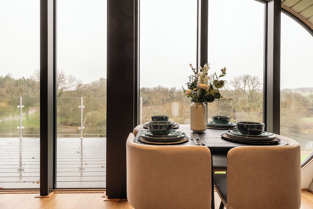 Sustainable 2BD Pod on Old Chalford Farm