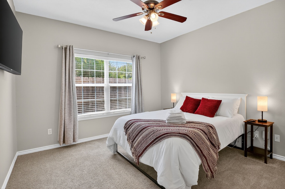 Game Day Getaway Near Texas A&m 4 Bedroom Home