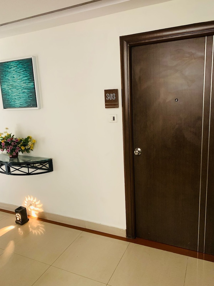 iROOMZ Sree Hotel Suncity