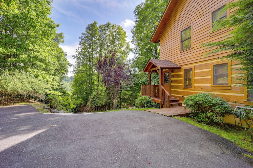 Smoky Mountain Vacation Rental w/ Large Deck!