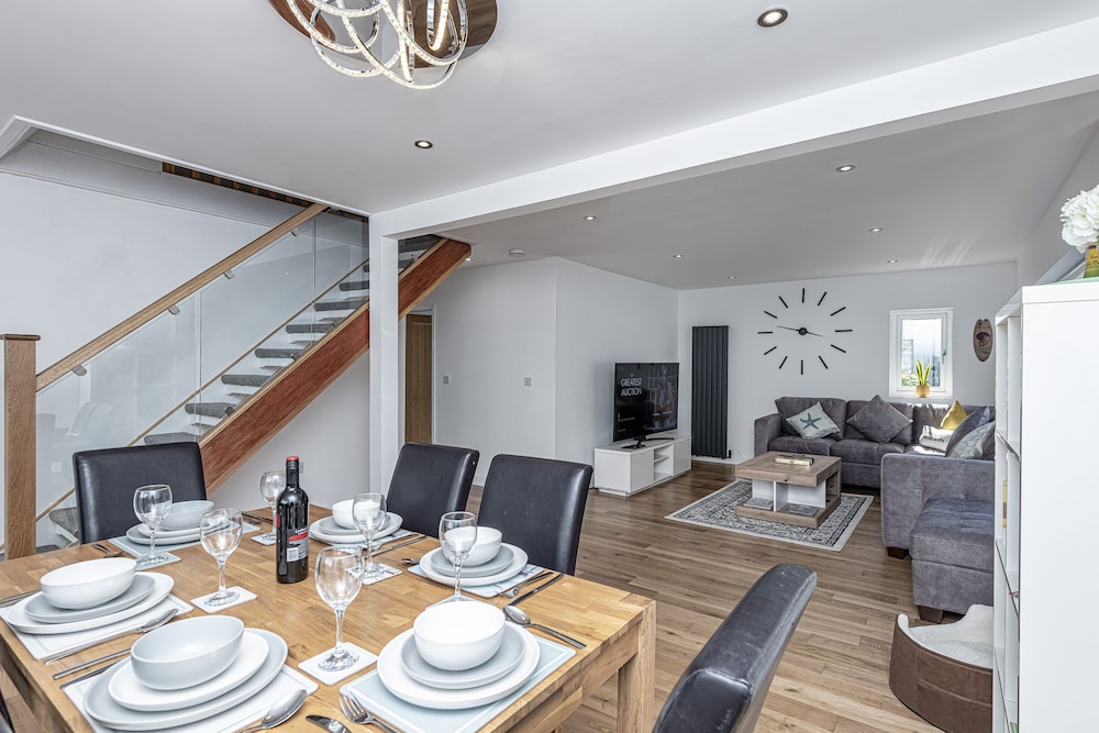 Clydfan, No 1 Trearddur Road