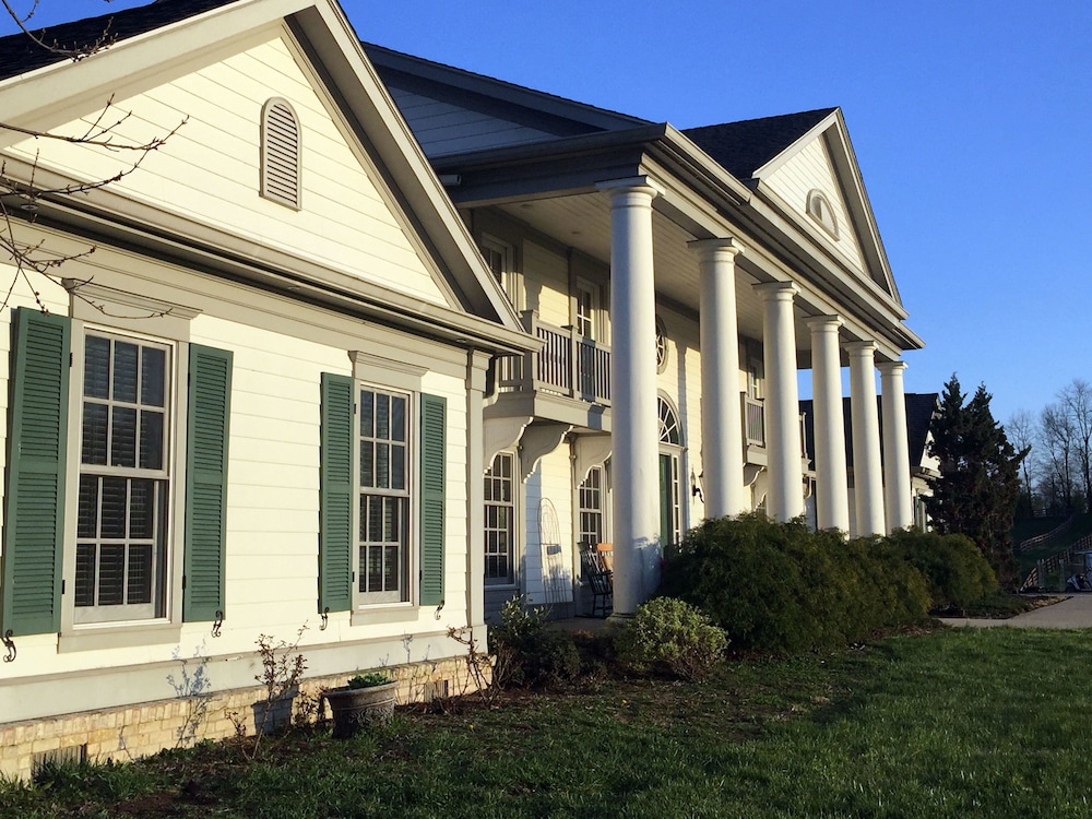 The B & B at Queenslake
