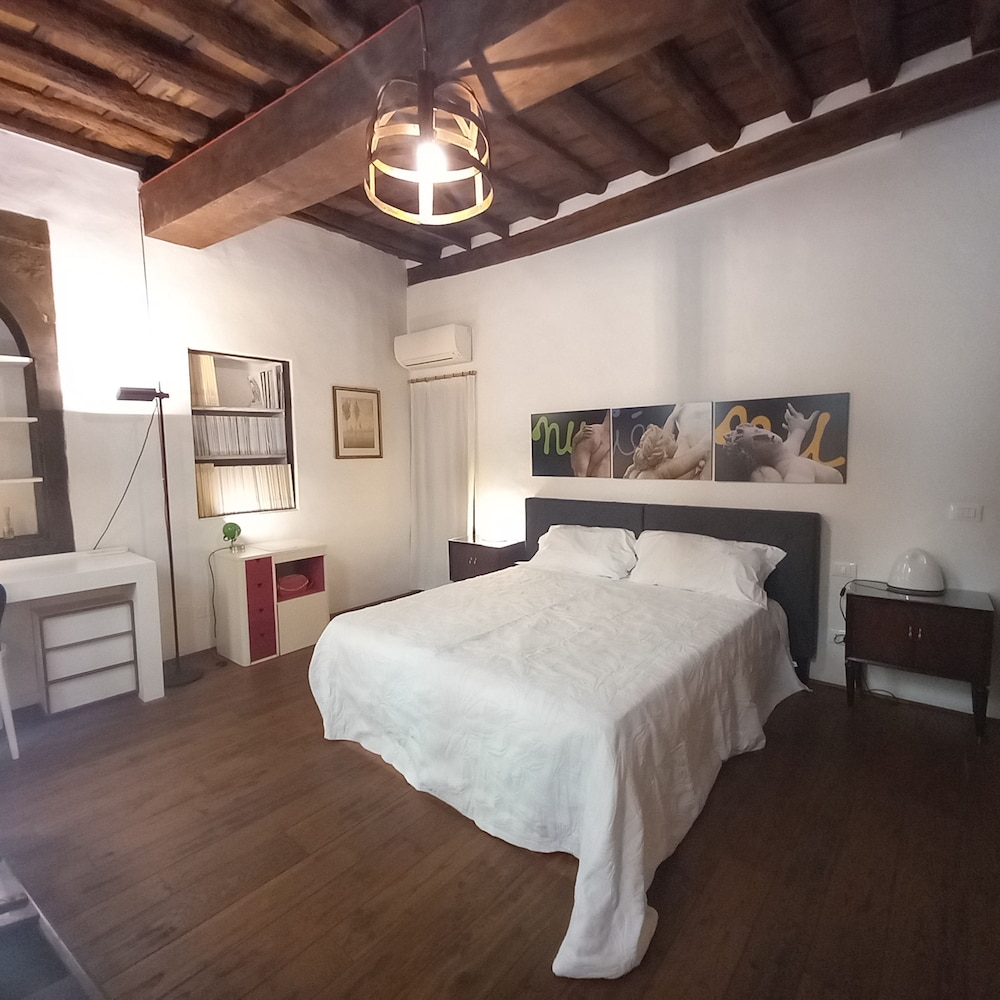 Pepi 64 in Firenze With 2 Bedrooms and 1 Bathrooms