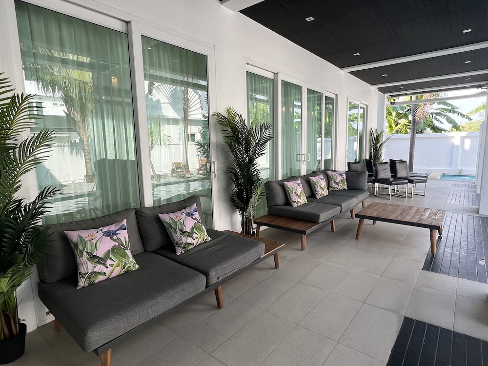 Hollywood Pool Villa Jomtien Pattaya