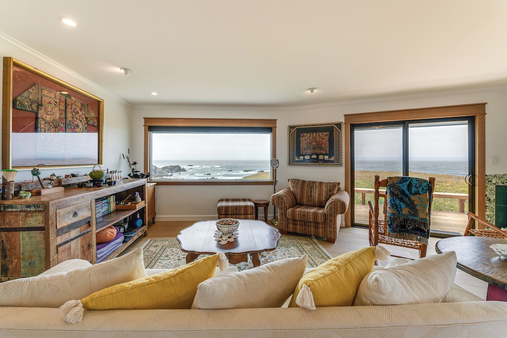 Walk to Beach: Luxury Oceanfront Escape in Caspar