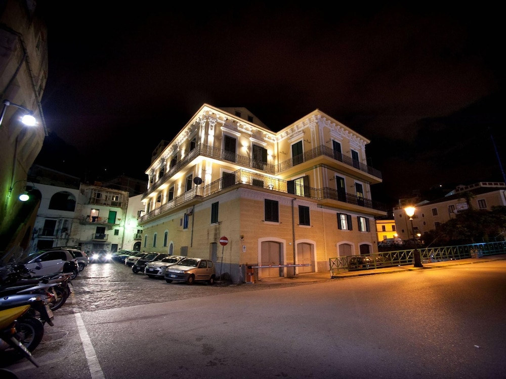 Photo 10