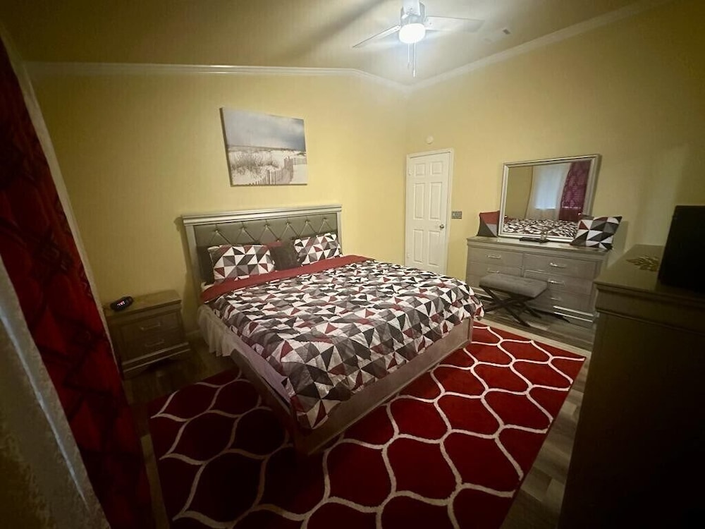 Modern Comfort Near Military Bases & Shopping Walk to Parks & Lakes!