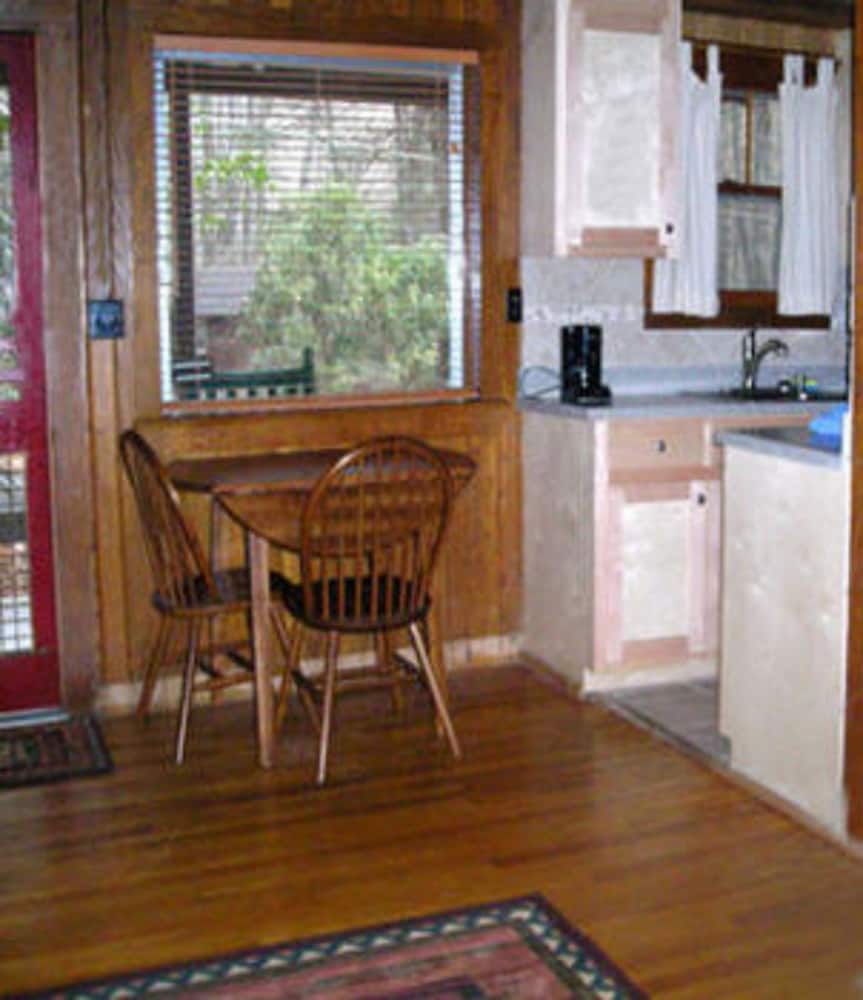 Cabins at Twinbrook Resort