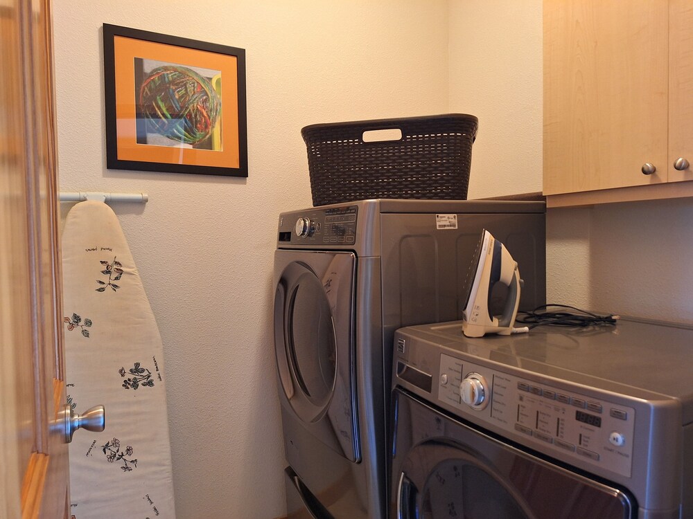 Rigden Retreat Garage, Dog Friendly, Near Trails