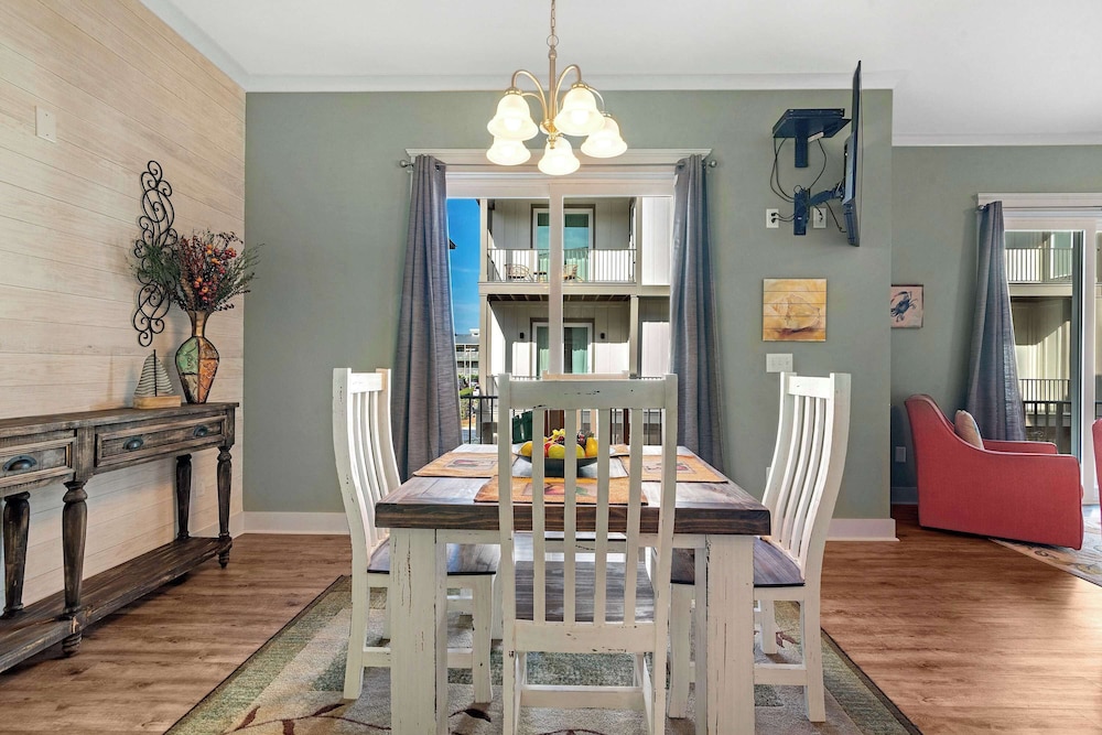 Little Lagoon Cottage for 8 - Free Activities