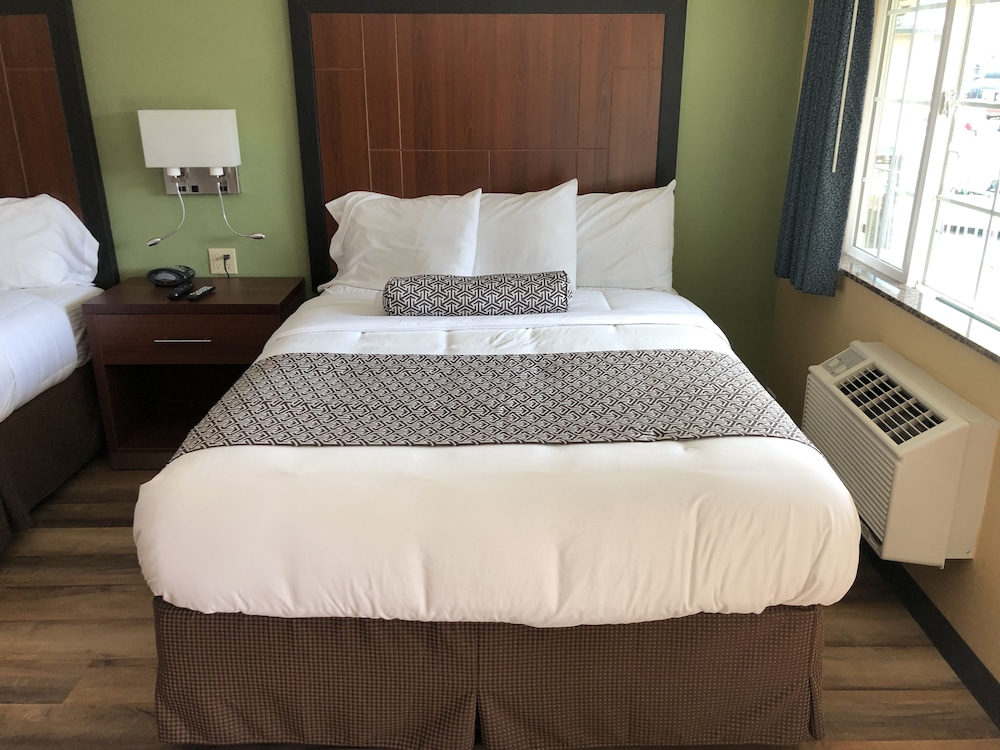 Knight's Inn Motel