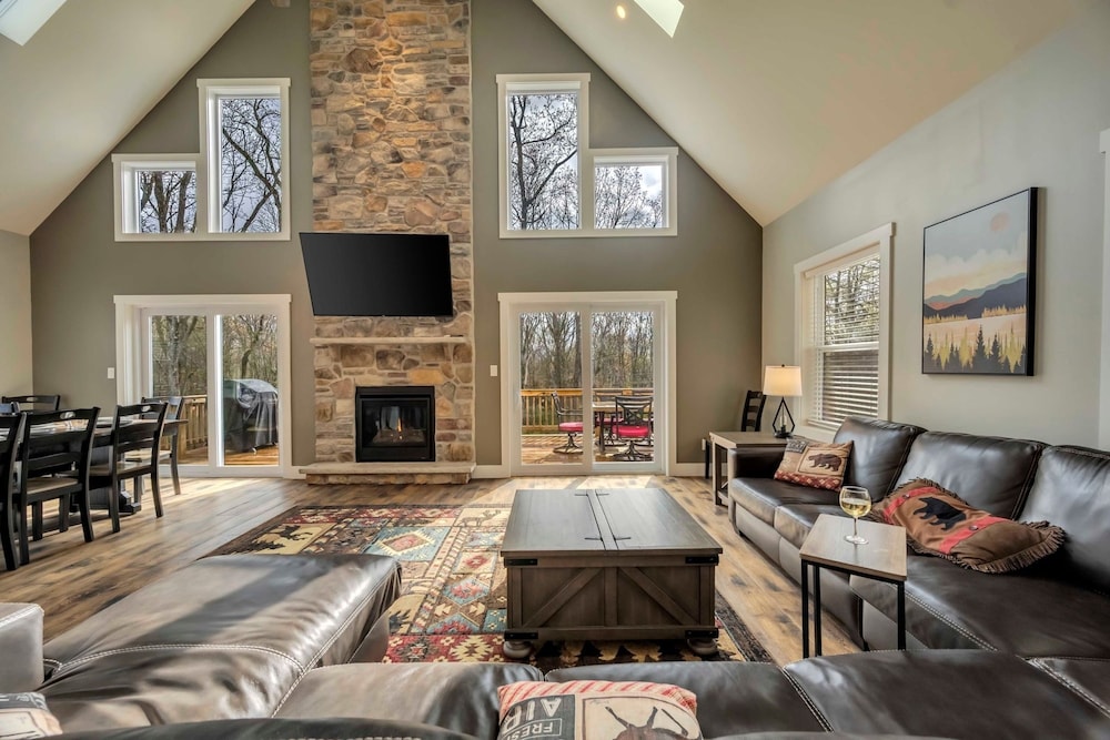 Bear Creek Bliss by Avantstay Sleeps 16 Game Room Deck Fire Pit