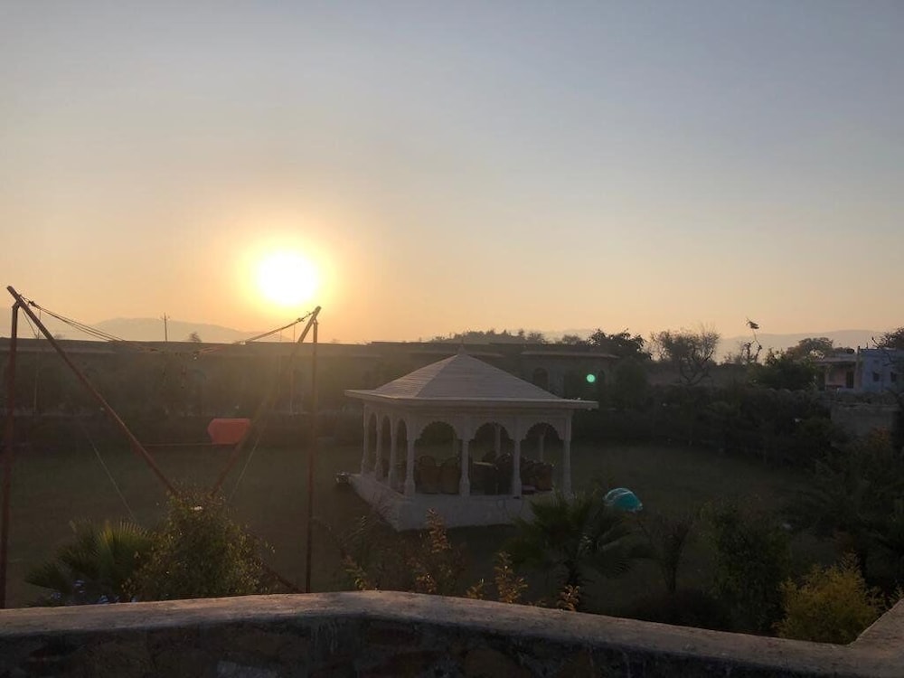 Van Chhavi Resort