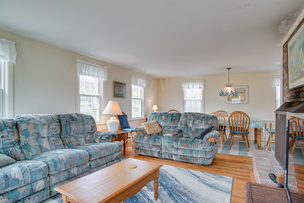 Walk to Beach: Chatham Getaway w/ Sunroom!