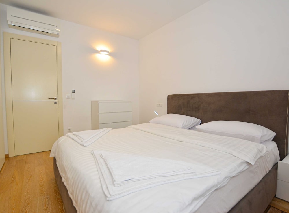Family Friendly Spacious Apartment With Garden and Terrace