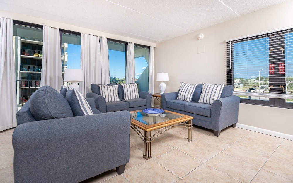 Island Winds East 211 3 Bedroom Condo
