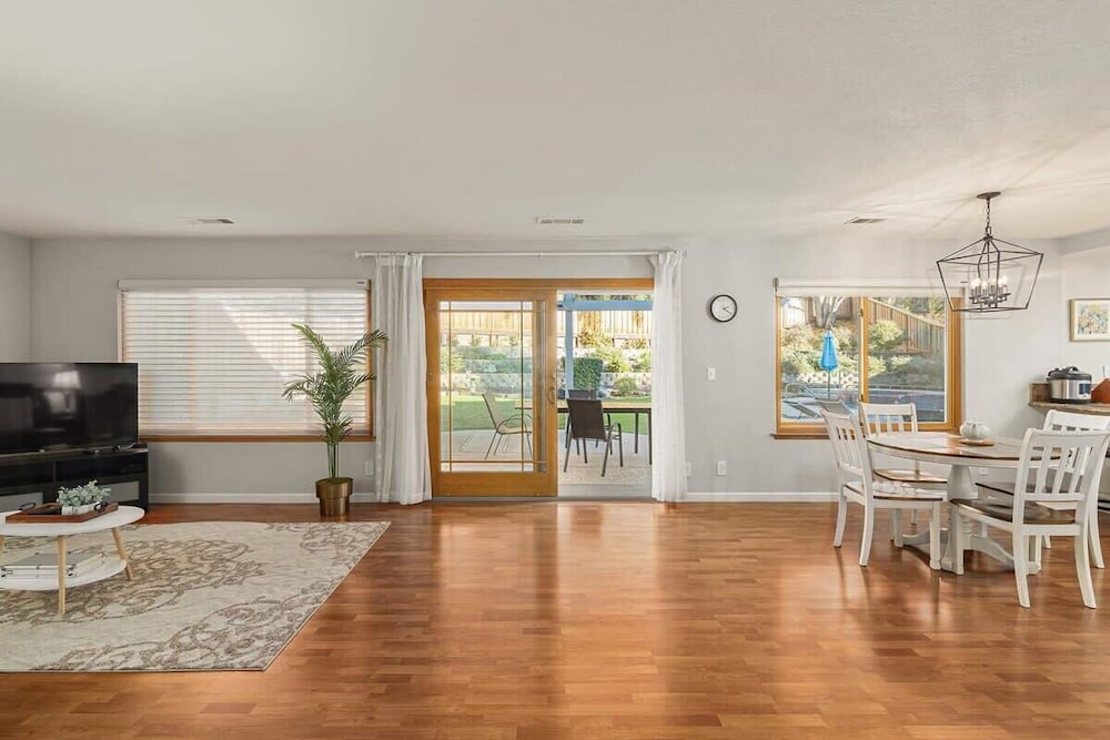 @ Marbella Lane - 4BR Siliconvalley Gempool House