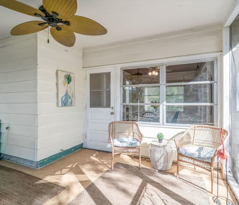 Chic Downtown Sarasota Cottage Retreat