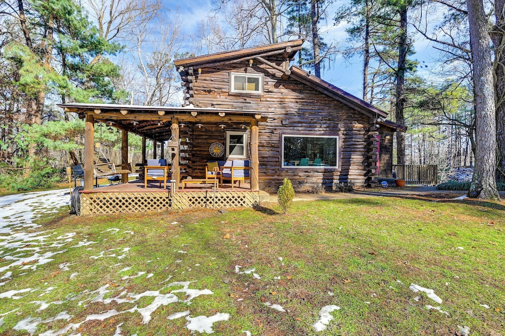 Log Cabin Retreat in Kentucky: Fire Pit & Grill!