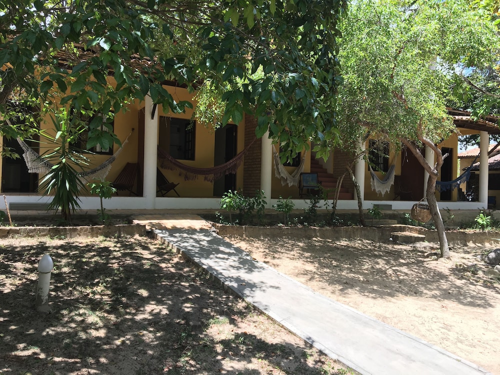 Pousada Araçás Village