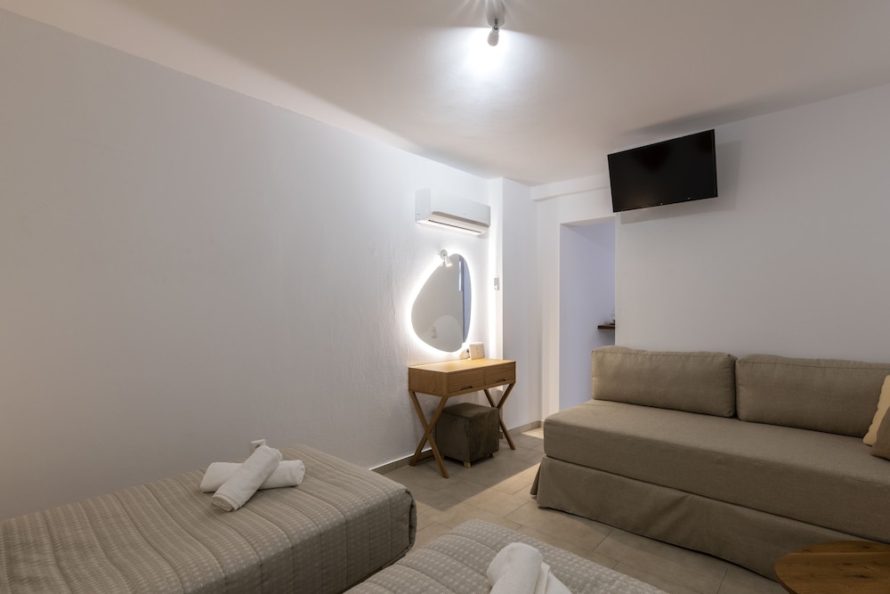 Secret Garden Apartments photo 4