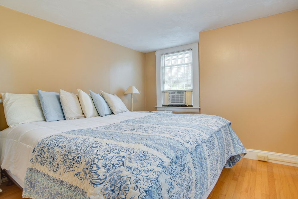 1 Mi to Marina: Hyannis Home w/ Furnished Deck